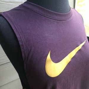 NIKE // Muscle Tank